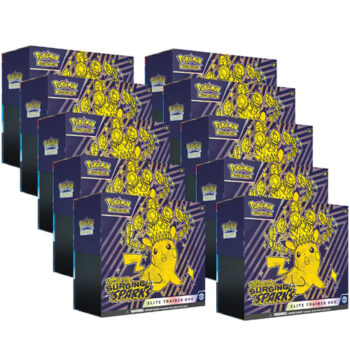 Case met 10 Pokémon Surging Sparks Elite Trainer Boxen, perfect voor verzamelaars en spelers die hun collectie willen uitbreiden met premium kaarten en accessoires.