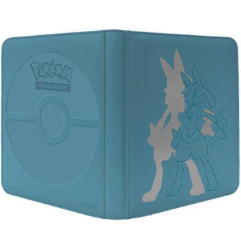 Lucario 12-Pocket Zippered Map van Ultra Pro Elite, ontworpen voor het organiseren van Pokémon-kaarten. De map heeft een padded leatherette cover met folie-details, een ritsluiting en biedt ruimte voor 480 kaarten in Ultra PRO Deck Protector® sleeves.