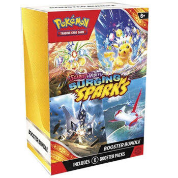 Een close-up van de Pokémon Surging Sparks Booster Bundle, een kleurrijke verpakking met krachtige Pokémon-kaarten, geschikt voor verzamelaars en spelers.